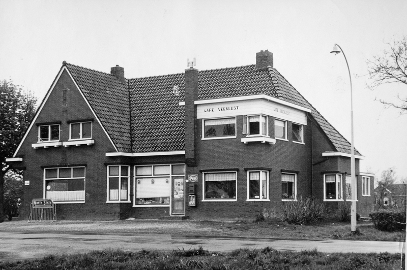 Eideweg 57 A vd West café-winkel ca 1965