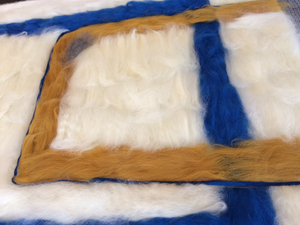 werk dat soms al zijn weg gevonden heeft, maar niet alles is verkocht. Vilt, geschept papier, poëzie; wandwerken en ruimtelijk werk: het werk geeft een beeld van wat er allemaal mogelijk is. Neem gerust contact op als je vragen hebt!