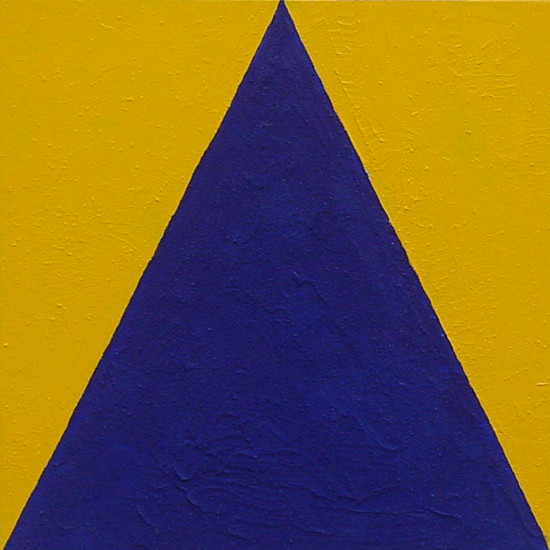 Blauwe driehoek in geel.