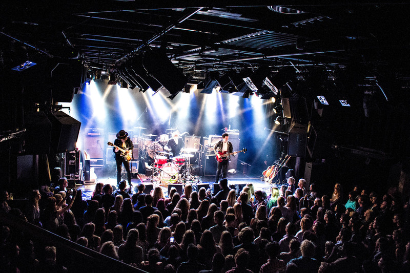 Elementary Penguins at Melkweg