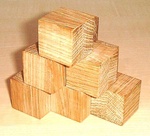 Enige in hout vervaardige puzzels, waarvan vooral de geometrische vorm mij aanspreekt.
