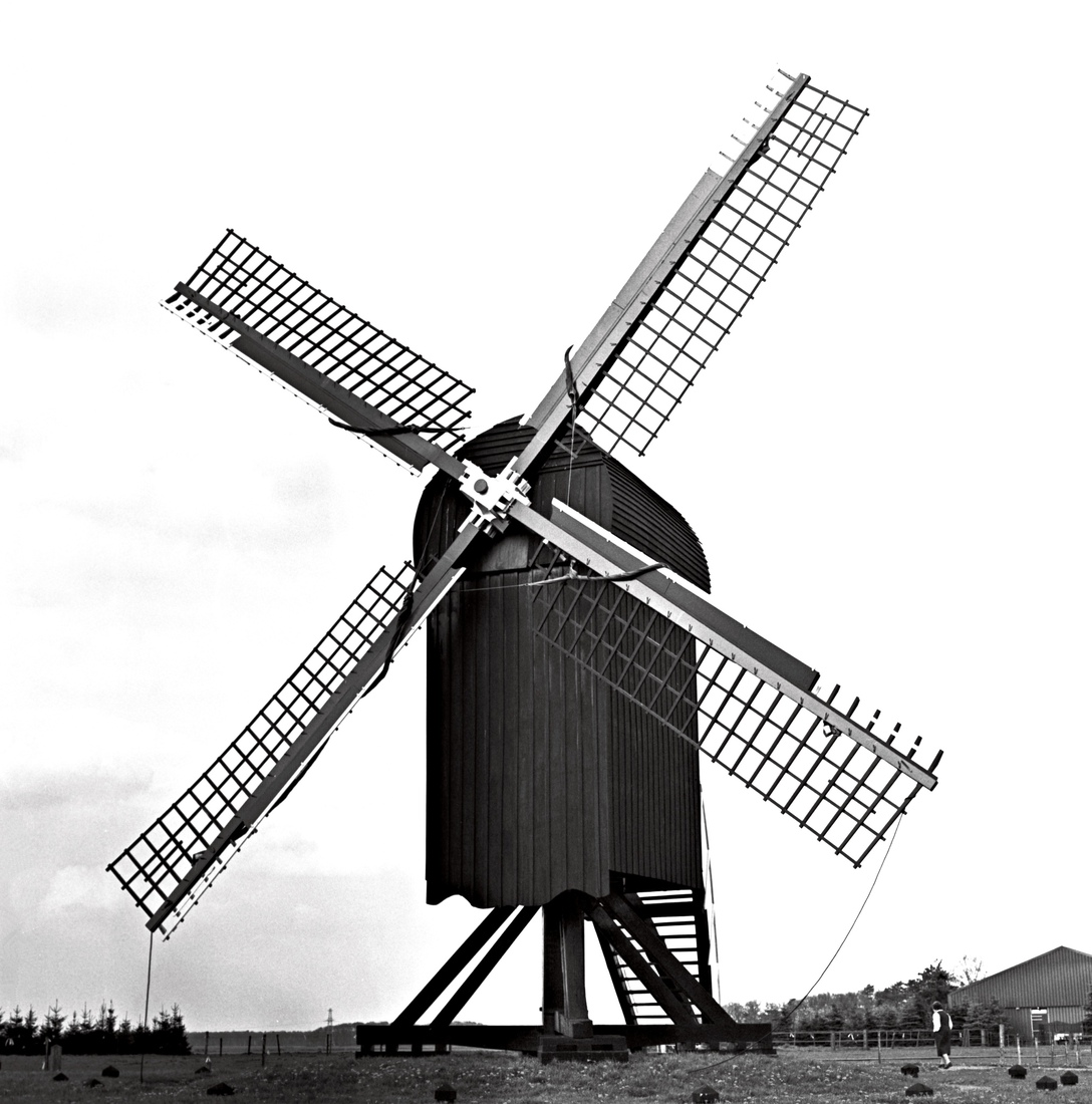 De Standerd molen in Ten Haar bij Ter Apel.