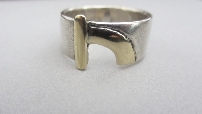 zilveren ring met gouden accenten