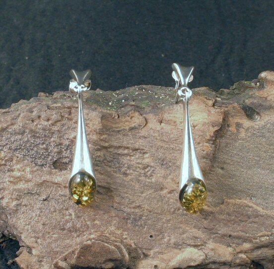 zilveren oorhangers met barnsteen