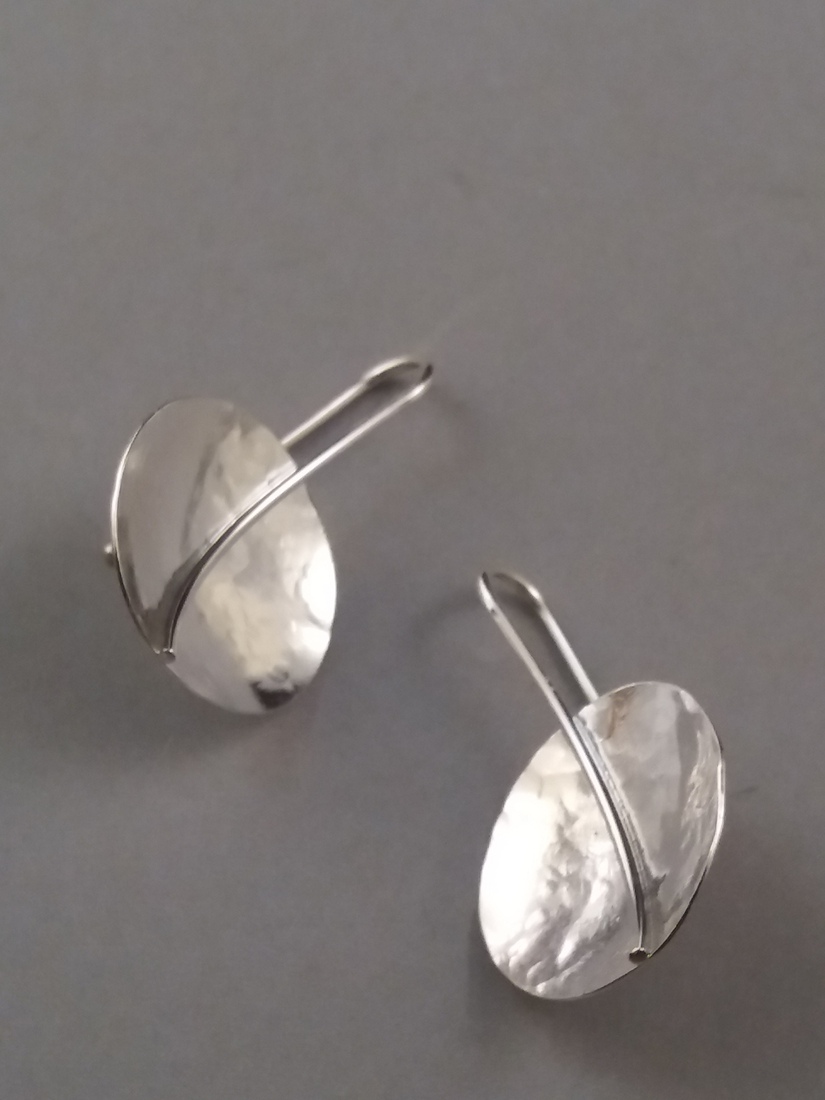 zilveren oorhangers met gehamerd rondje