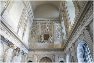 Het Paleis is het grootste en meest prestigieuze gebouw uit de zeventiende eeuw en hiermee een van de belangrijkste monumenten van Nederland. Oorspronkelijk is het niet gebouwd als paleis maar als stadhuis van Amsterdam. Architect Jacob van Campen ontwierp een gebouw dat de grote macht en rijkdom weerspiegelde van Amsterdam in de zeventiende eeuw.