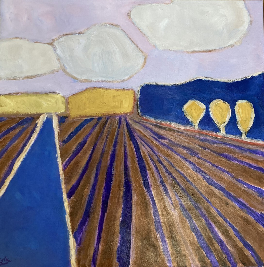 Bosrand met geploegde akker