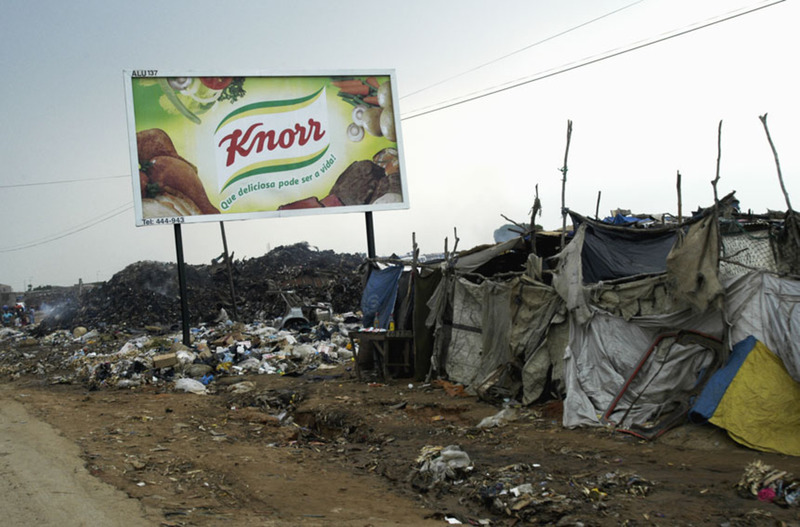 Reclamebord Knorr bij Luanda Angola