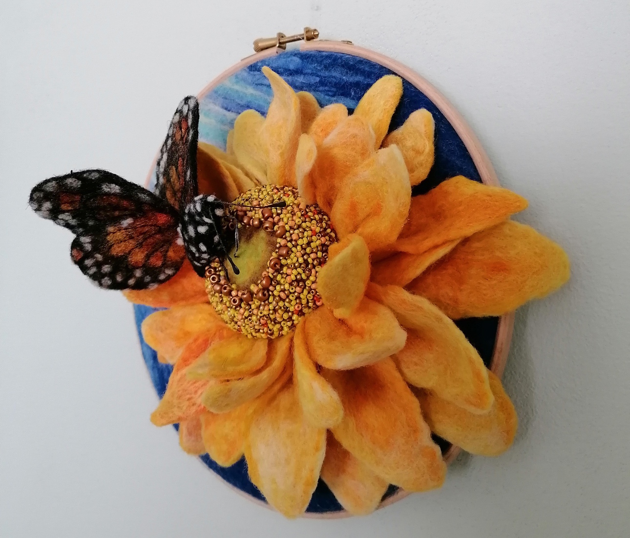 Zonnebloem en monarch vlinder