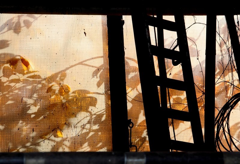 venster in een oude fabriek