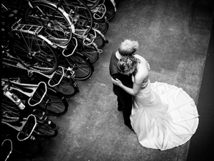 Deze ontzettend bijzondere dag wil je natuurlijk vastleggen van begin tot aan het eind. Samen lopen we de planning door en bespreken we wat belangrijk is voor de bruid en bruidegom. Ik zal twee keer van tevoren op gesprek komen om de hele dag door te nemen. 