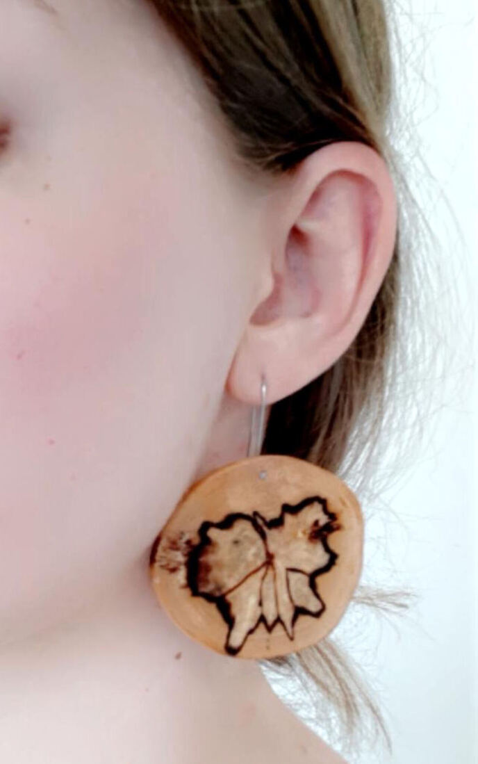 Handgemaakte houten oorbellen van berken