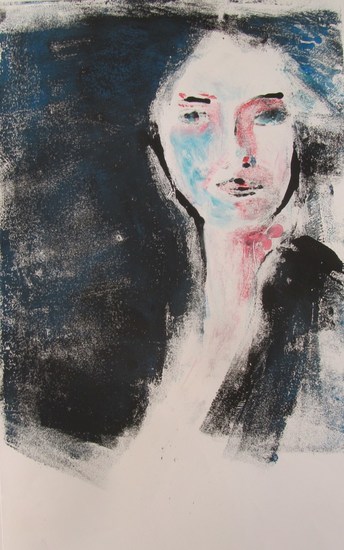 Vrouw in rood/wit en blauw l