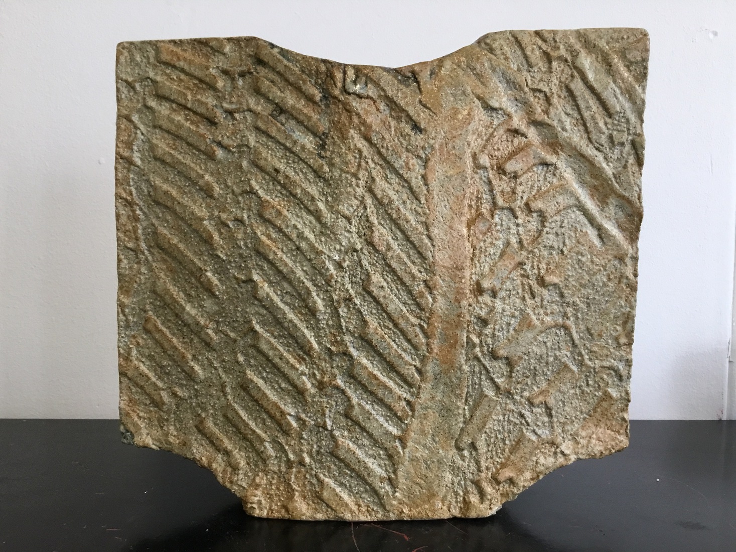 Flat vase with texture #1