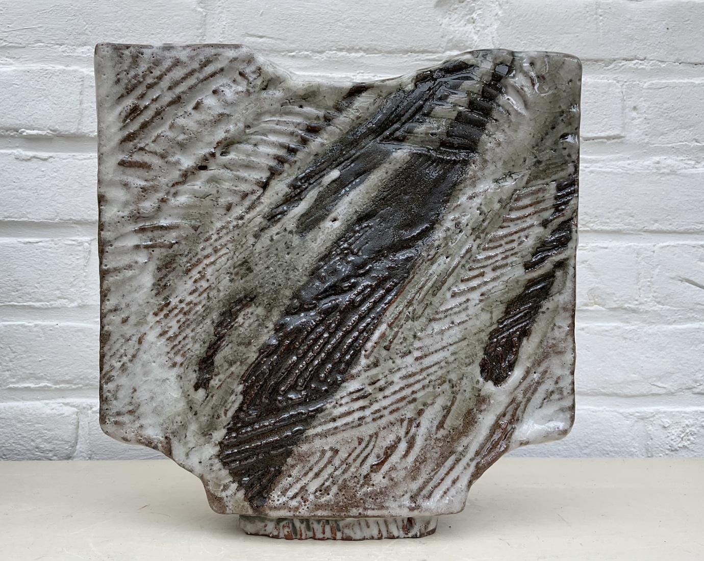 Flat vase with reliëf #3