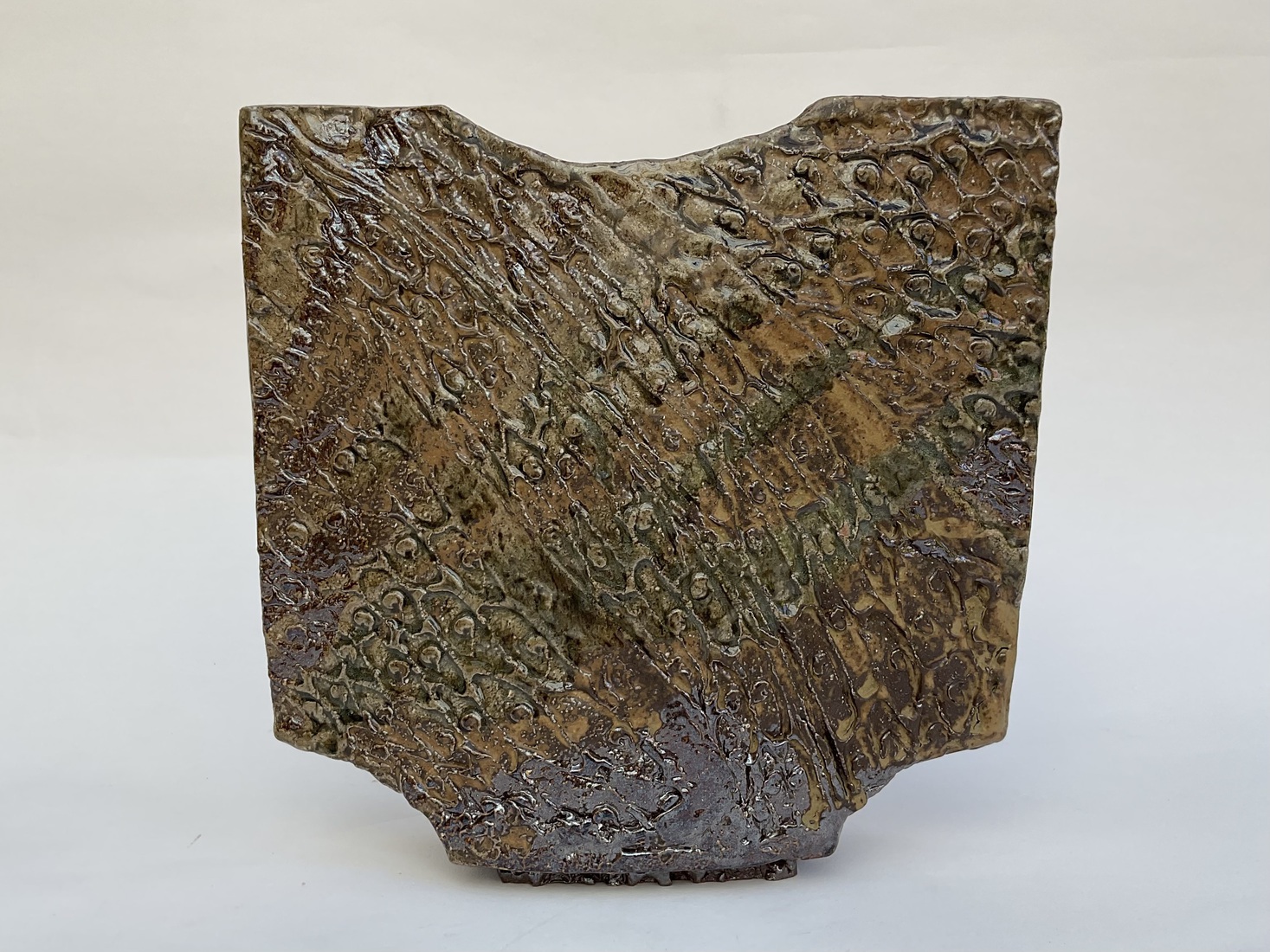 Flat vase with reliëf #4