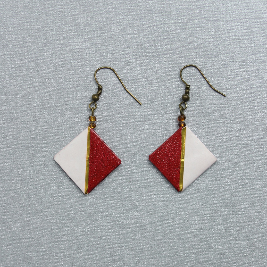 Origami oorbellen wit-rood-goud