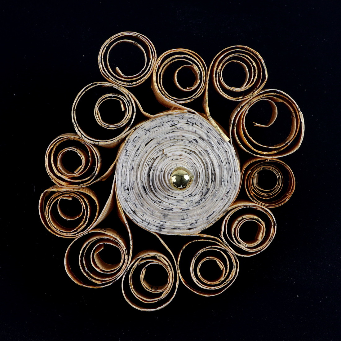 Whirling broche