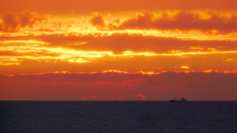Zonsondergang aan zee