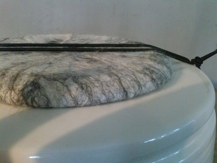 Urn keramiek en vilt