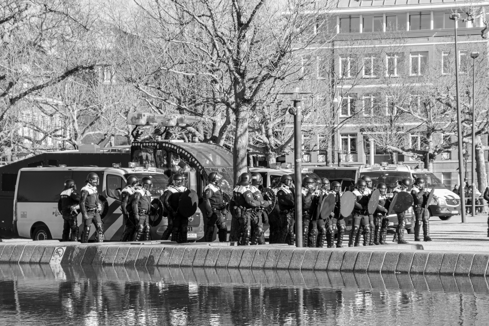 Demonstratie tegen corona maatregelen op het Museumplein te Amsterdam