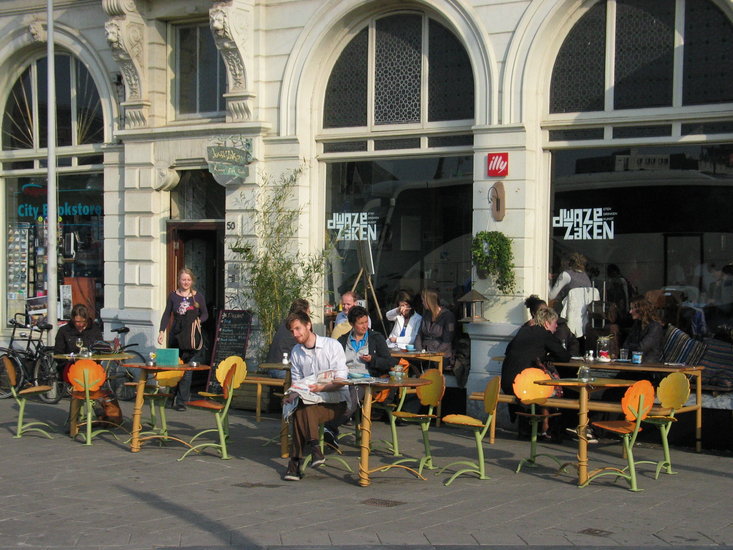 bladstoel en bladtafel