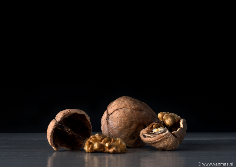 Stilleven met walnoot