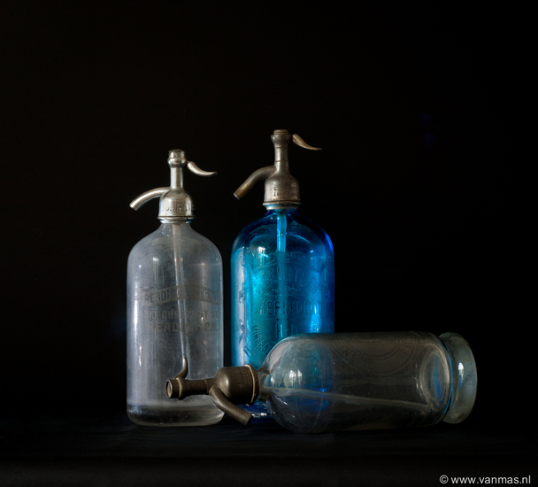 Stilleven met spuitflessen