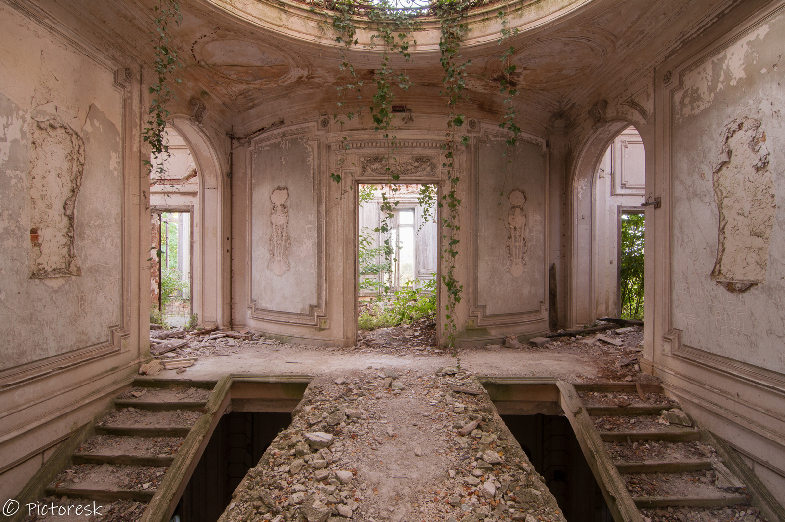 Chateau Decay
