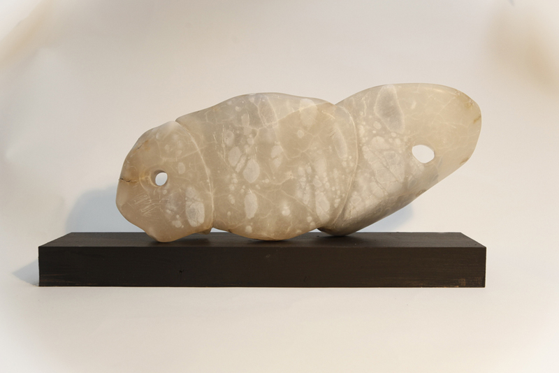 Abstract beeld in albast