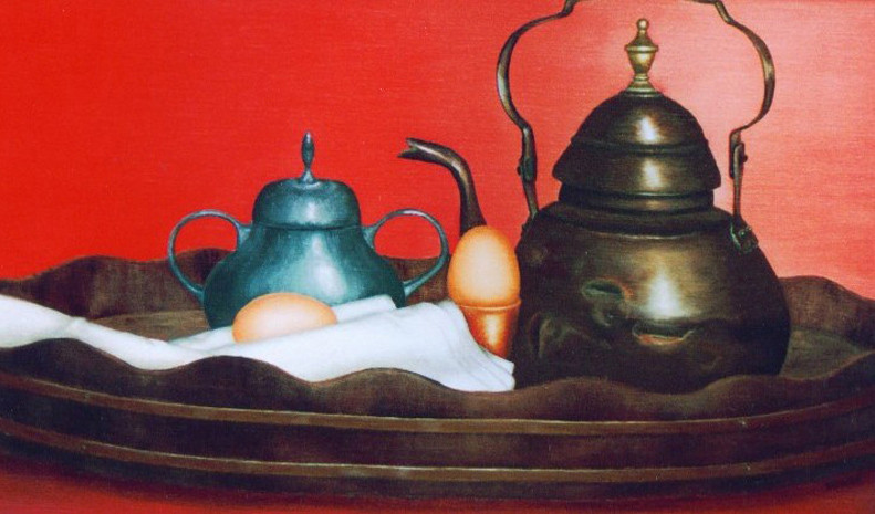 Koperen ketel op dienblad