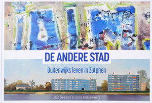 Zutphen is een mooie kleine stad aan de IJssel met een glorietijd stammend fraai ommuurd centrum. In 2020 bezocht ik Zutphen tussen de lockdowns door bijna wekelijks voor een duo-kunstproject. Hoe meer we keken, hoe meer er te zien viel en hoe meer we zagen, hoe meer er over Zutphen te zeggen viel. We hebben er dus een boek over gemaakt,  