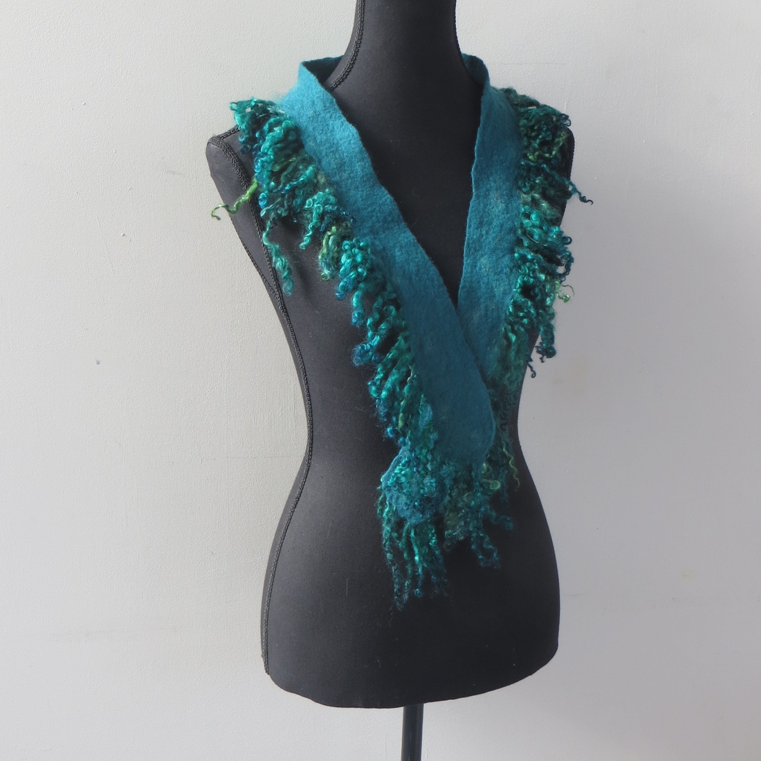 Groene sjaal met wolkrullen