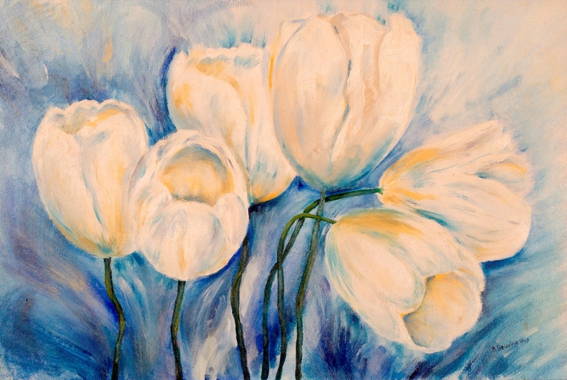 Witte tulpen in blauw