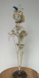 mixed media in glazen stolp