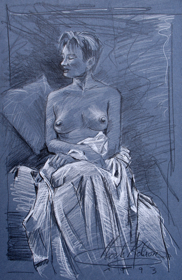 Zittend naakt met drapering