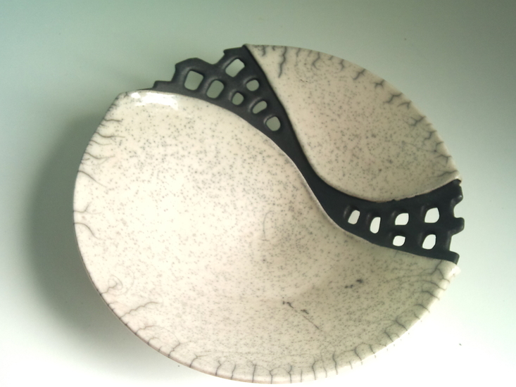 Raku gatenschaal wit