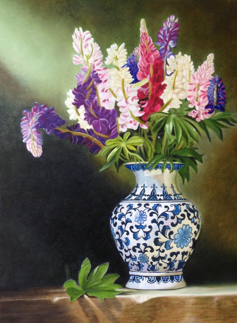 Chinese vaas met Lupinen