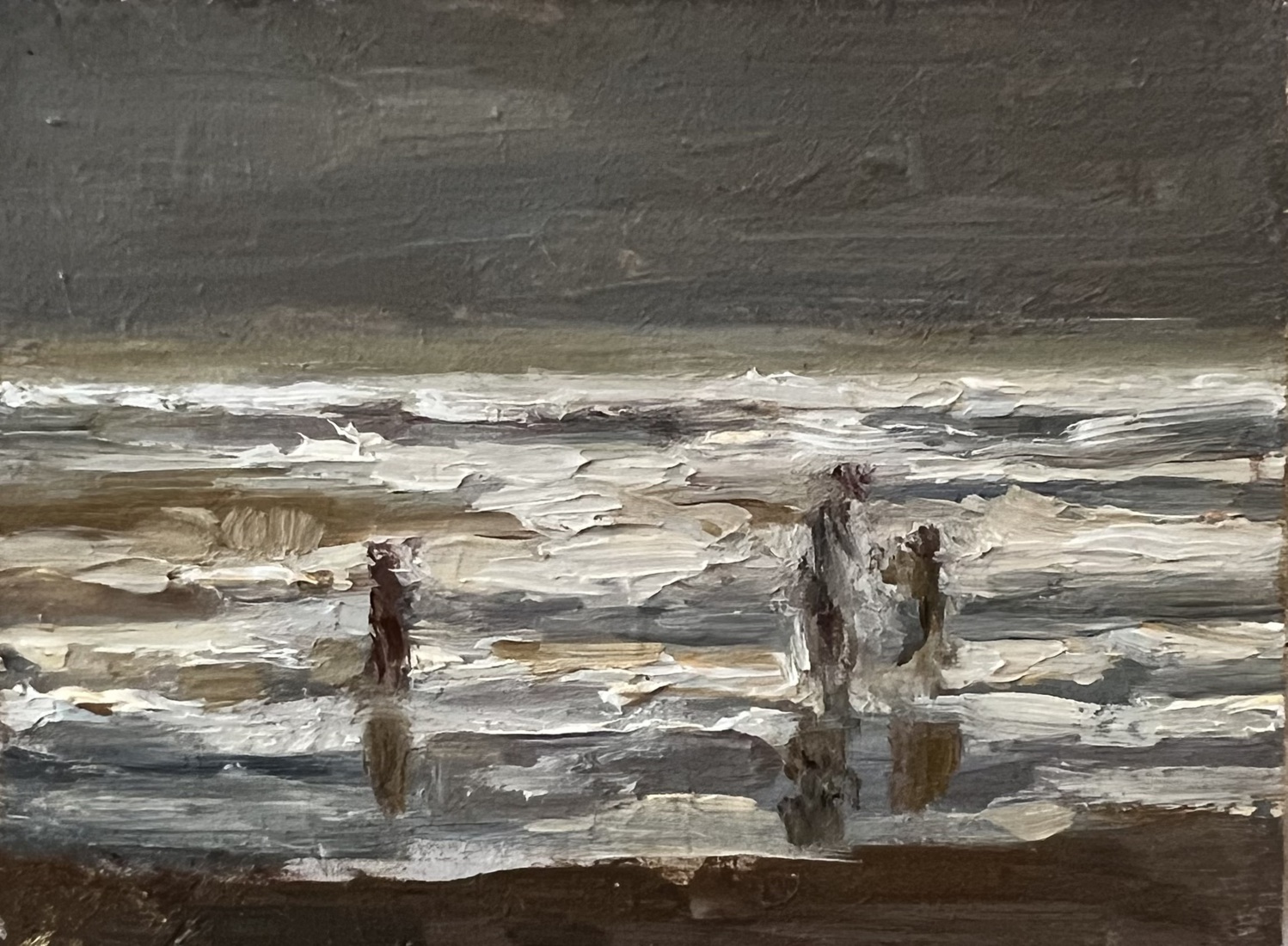 Zwemmers in avondzee 