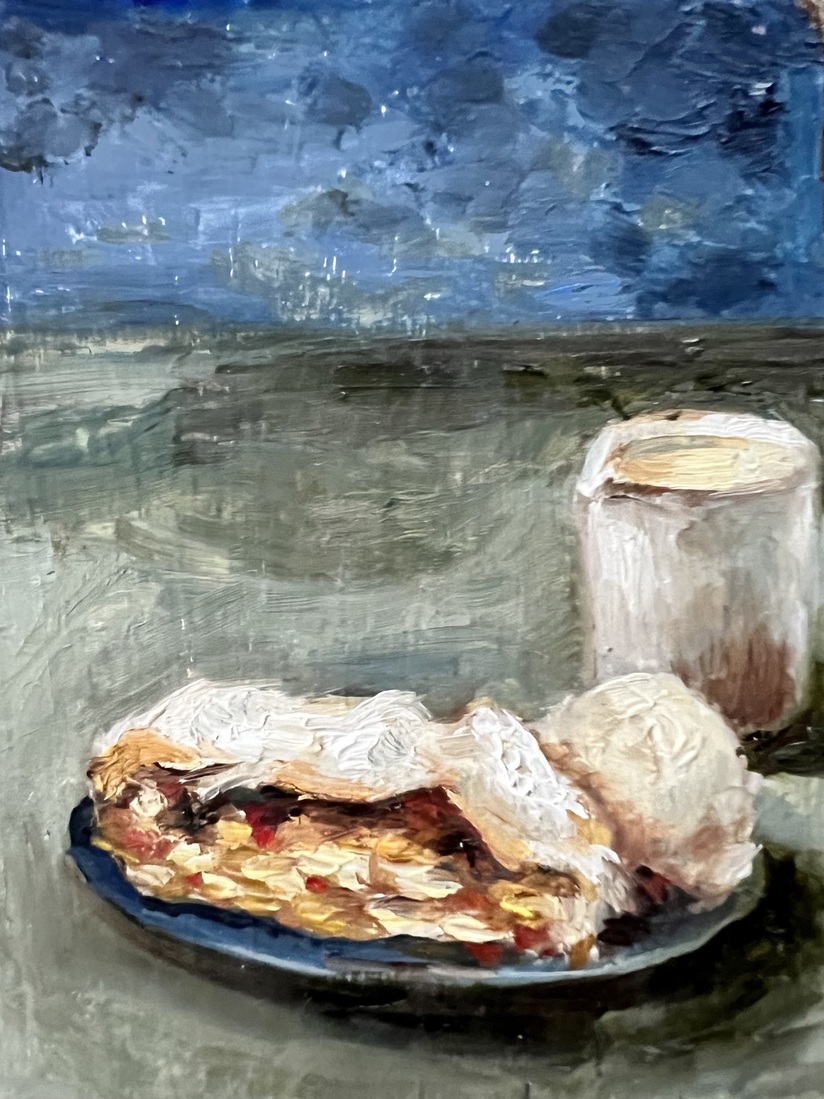 Apfelstrudel mit Eis und Vanillesoße