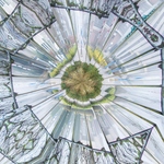 Eigen interpretaties van plaatsen en dingen die door middel van een collage van meerdere foto's of een herhaling van een foto zijn weergegeven. Soms wordt fotografie gecombineerd met schilderkunst. Soms is het een bewerking van een foto. Kortom, allesbehalve gewone foto's.