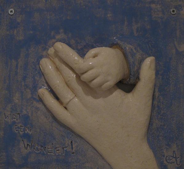 hand oma en handje kleindochter