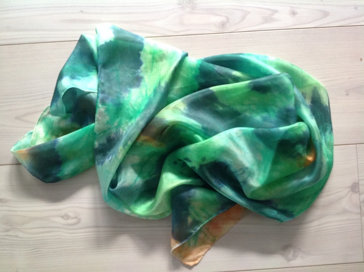 Beschilderde zijden sjaal