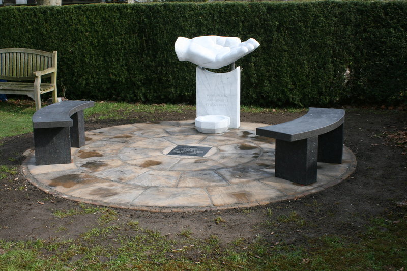 monument voor ongedoopt gestorven kinderen en voor alle gestorven kinderen