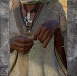 Serie kunstwerken van handen en voeten van mensen (in Ethiopië)