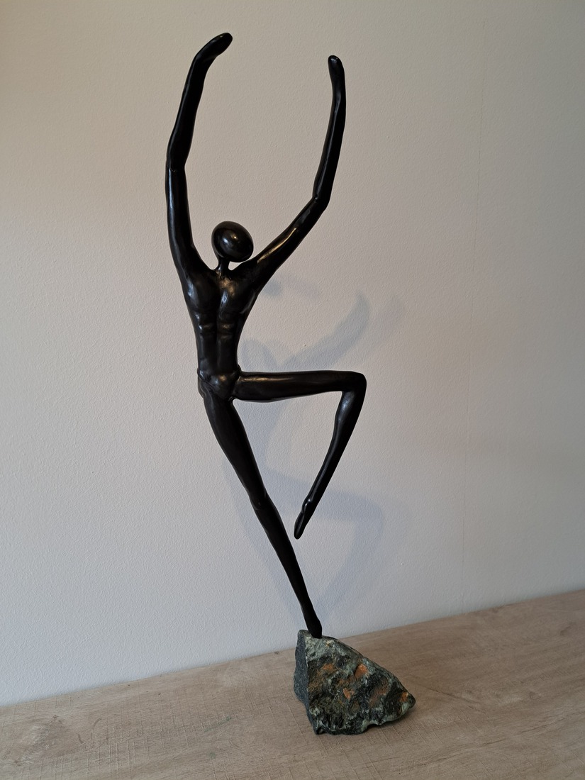 Danser op steen