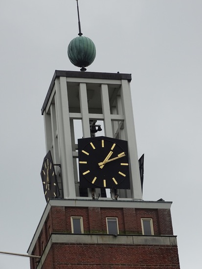 Raadhuisplein, Rijen.