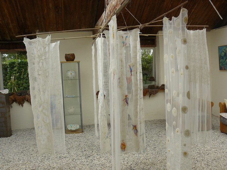 Installatie: '12 variaties op een witte sjaal'