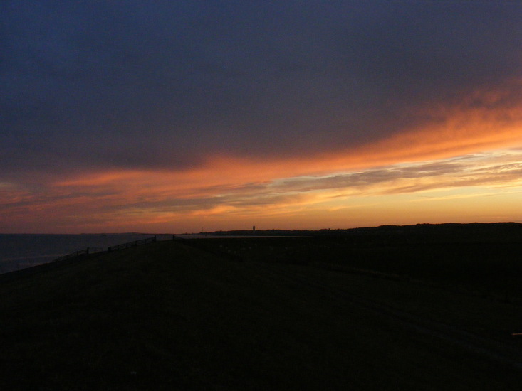 Bijna nacht op de dijk
