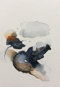 Abstracte vormen in aquarel die ontstaan uit mijn fantasie. Door de verf te laten vloeien ontstaan vormen. Deze vormen vragen om een tegenvorm waarbij ook de kleur een grote rol speelt. 